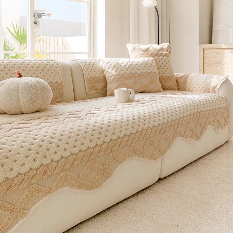 Scalloped Plush Sofa Cover with Geometric Border — 详情_02 product detail
