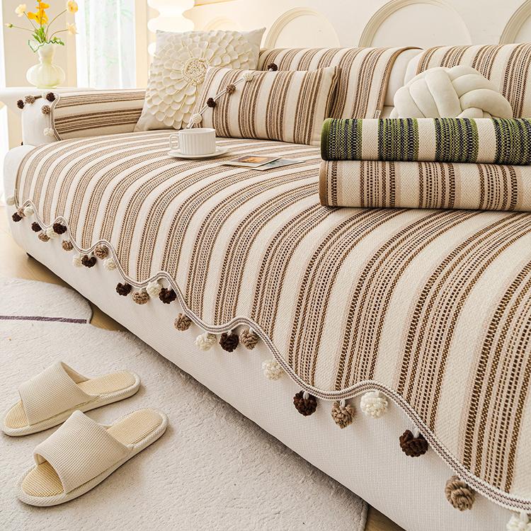 Decorative Stripe & Scalloped Chenille Couch Cover styled on a sofa Imagen principal del producto